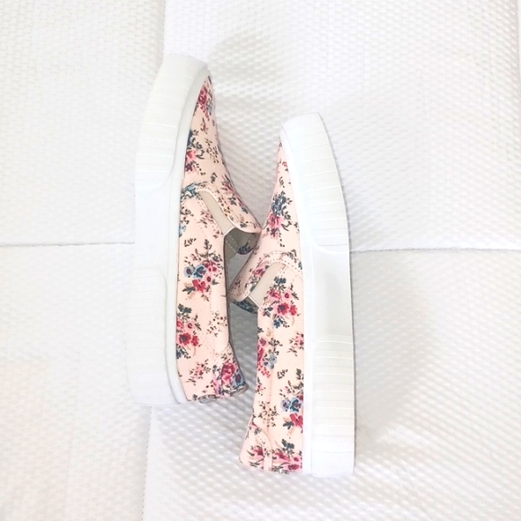 Steve Madden Women's Swiftly Skate Shoe, NEW IN BOX - Picture 3 of 8
